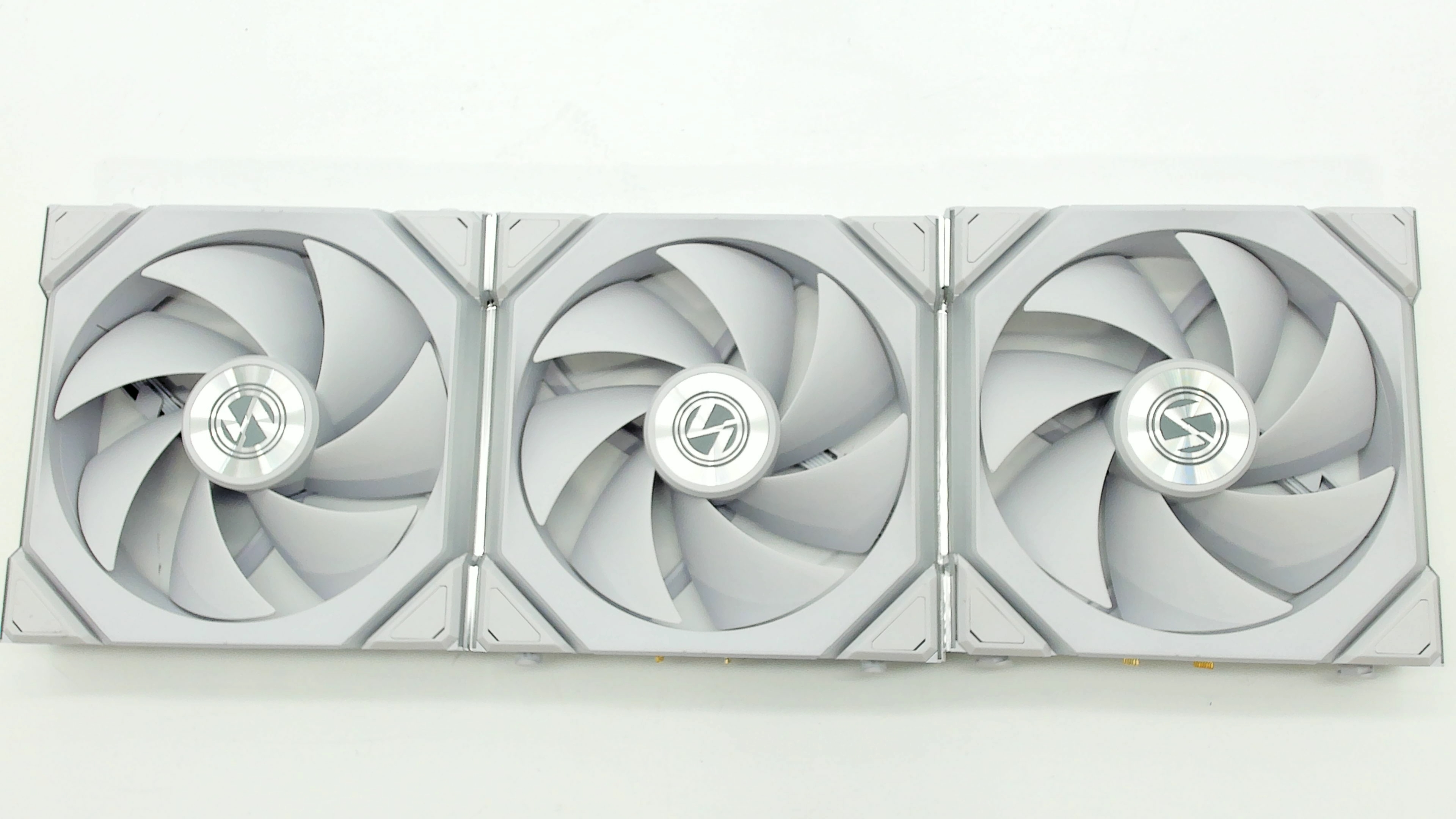 Lian Li UNI Fan SL Wireless 120mm ARGB Fan Triple Pack *FANS ONLY